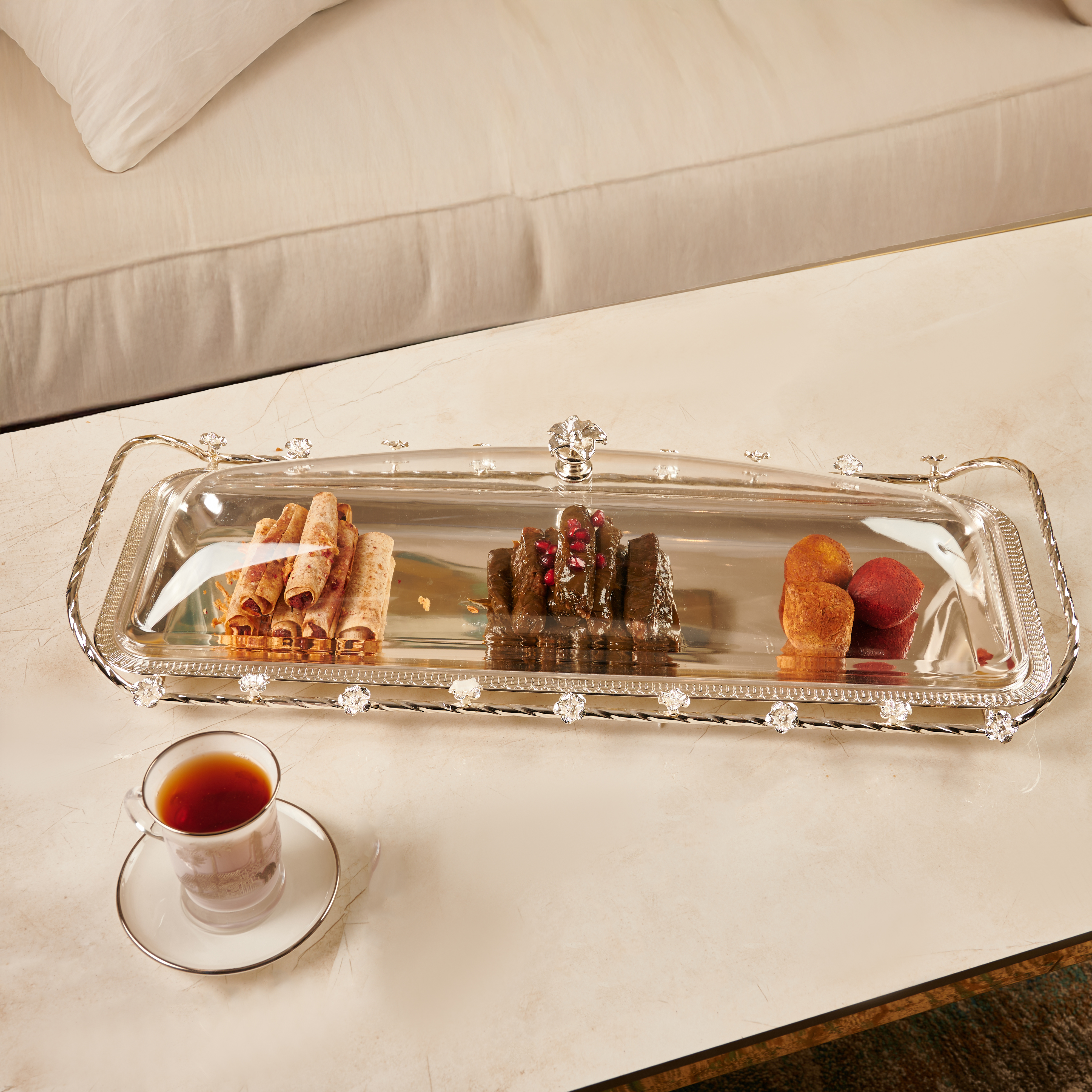 صحن تقديم بلانكا بغطاء أكريليك، الشكل مستطيل